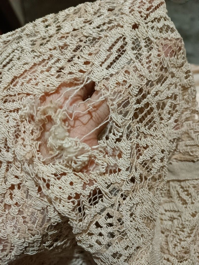 Declutter (Category: Dresses) located in Manila. Submitted by lorrrsz (Listing ID 1467630344, Image 3). Description: Has one flaw. May butas siya sa dulo ng skirt pero di halata.