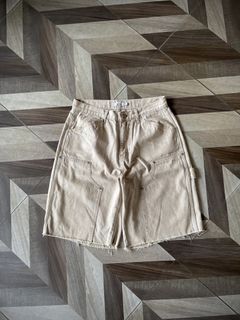 (Category: ) located in . Submitted by thrift.wrld (Listing ID 1467711588, Image 1). Description: .