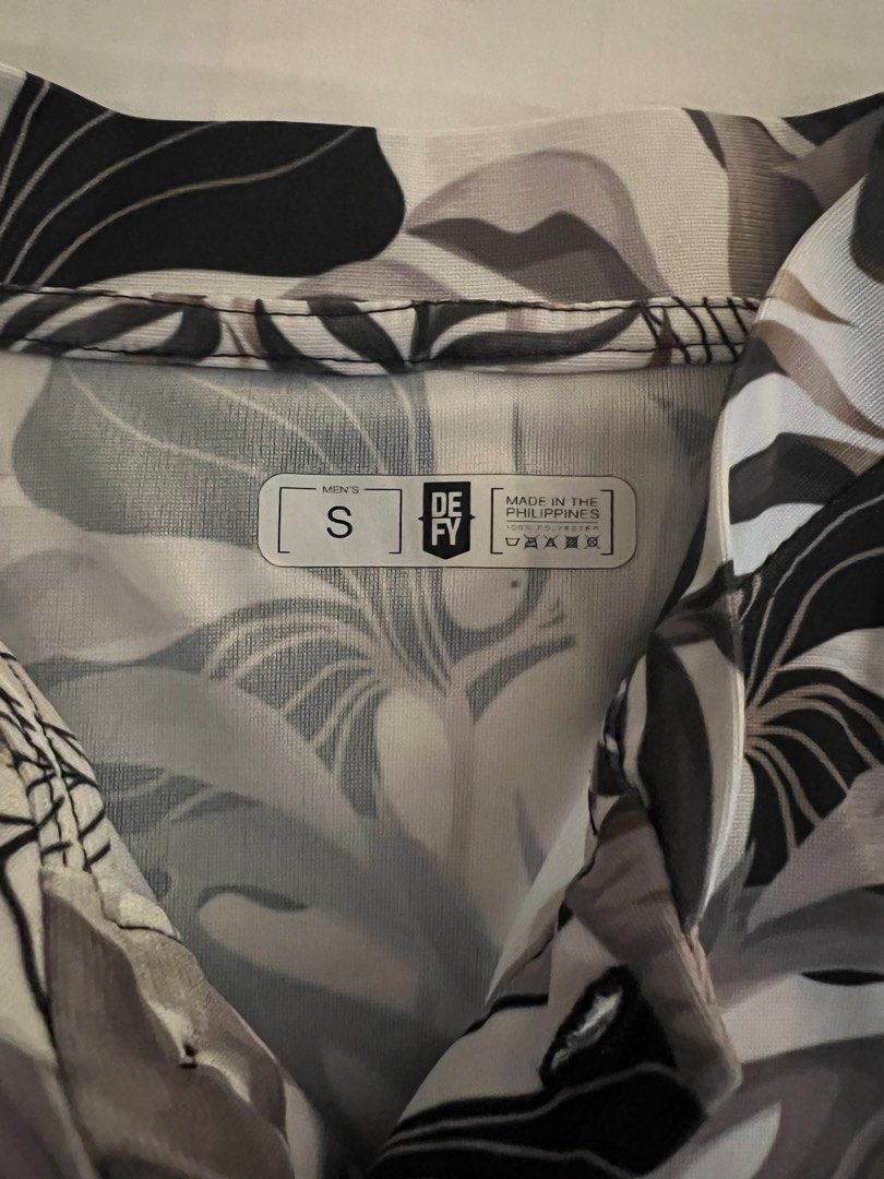 Defy Men’s Shirt (Category: Activewear) located in Quezon City. Submitted by inthefrow (Listing ID 1467676399, Image 3). Description: - Preloved - Made in the Philippines with tropical print - Dri-Fit material - For work or play • Best price already .