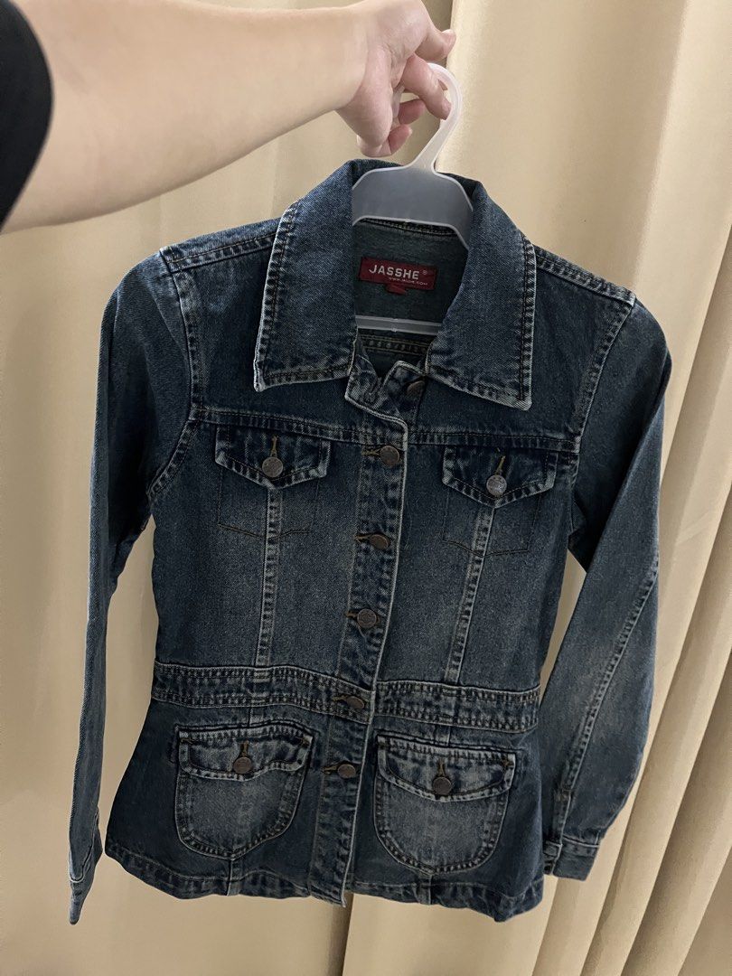 Denim Jacket (Category: Coats, Jackets and Outerwear) located in Manila. Submitted by princess.01.1 (Listing ID 1467734857, Image 2). Description: Unused na stock lang Size small J&t only 75sf.