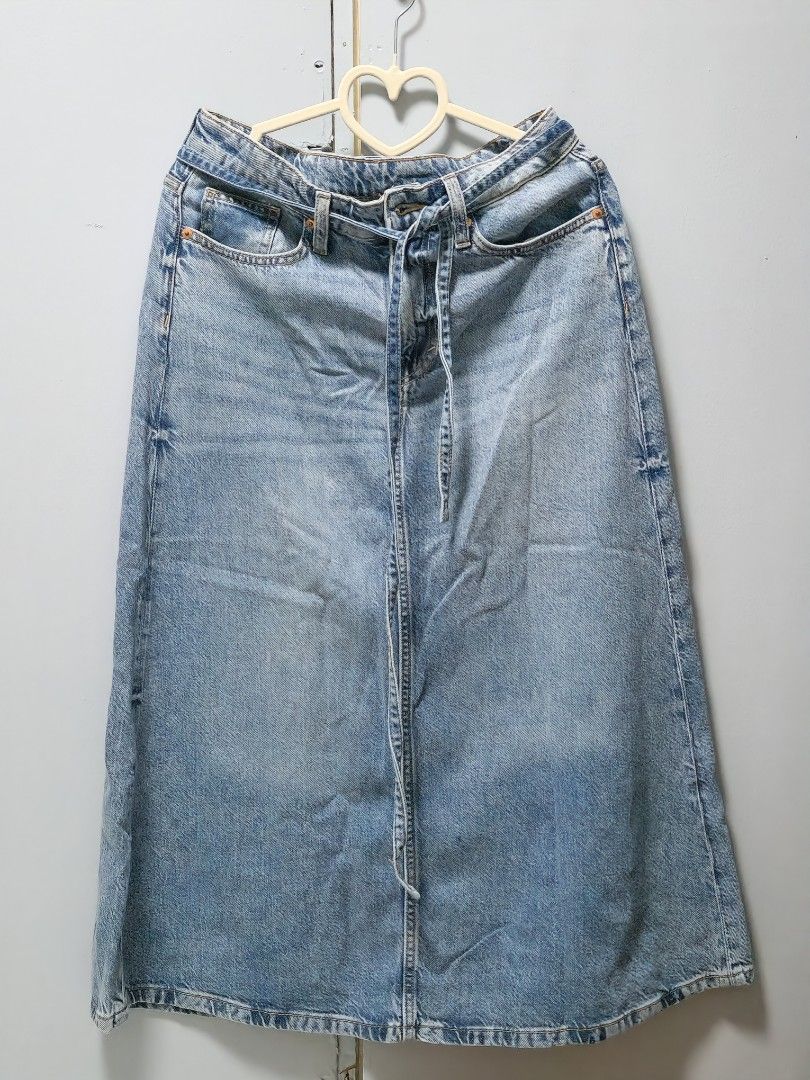 &DENIM Jeans Midi Skirt (Category: Skirts) located in Bulacan. Submitted by declutterwithmeee__ (Listing ID 1467677733, Image 1). Description: Size: Small on tag but runs Large. Can fit up to 31 waistline.
