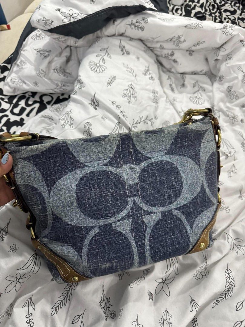 DENIM MEDIUM CARLY (Category: Luxury Bags & Wallets) located in Angeles City. Submitted by xera_a (Listing ID 1467765530, Image 1). Description: .