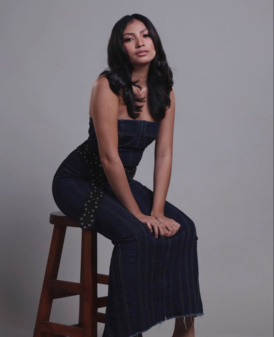 Denim Midi Dress (Category: Dresses) located in Manila. Submitted by nanabananie (Listing ID 1467649323, Image 2). Description: Selling my authentic ZARA ZW Denim Midi Dress, purchased for ₱4,395. Selling it now for ₱2,000. ✨ Very good condition, worn only 5x ✨ Classic dark-wash denim with contrast stitching ✨ Structured, strapless silhouette ✨ Selling because it no longer fits me.