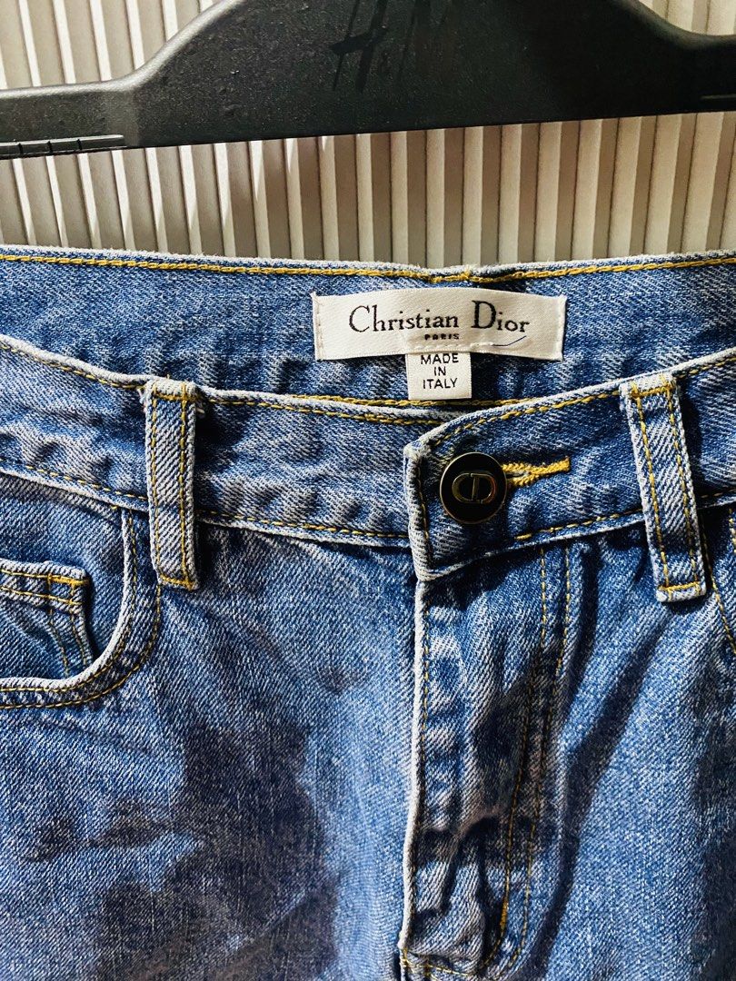 Denim shorts (Category: Shorts) located in Quezon City. Submitted by hirono18 (Listing ID 1467706873, Image 3). Description: .