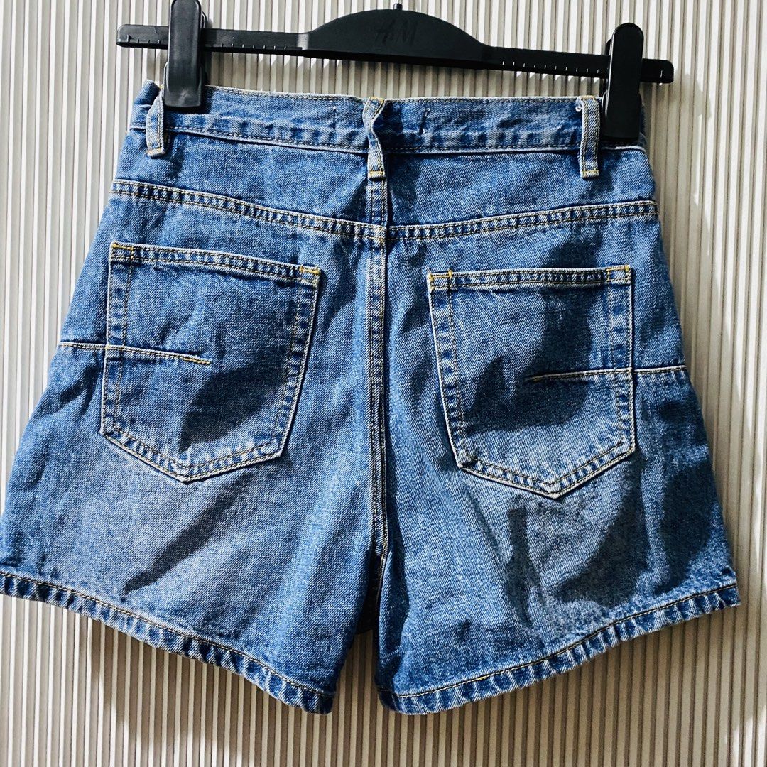 Denim shorts (Category: Shorts) located in Quezon City. Submitted by hirono18 (Listing ID 1467706873, Image 2). Description: .