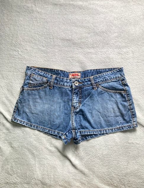 Denim Shorts Low Rise (Category: Shorts) located in Rizal. Submitted by sheeraay (Listing ID 1467673616, Image 2). Description: - Brand: Soho -waist line up to 17 inches - Style: Low-rise denim shorts with button closure - Details: Classic washed finish, front pockets, and contrast stitching - Fit: Standard short fit (laid flat measurements available upon request).