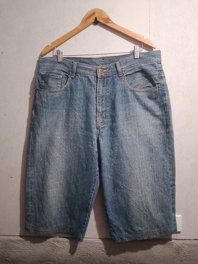Denim shorts with embroidered back pocket logo (Category: Shorts) located in Manila. Submitted by romeoamoro00044 (Listing ID 1467740576, Image 1). Description: - Classic blue wash denim jorts - Straight leg cut, hits right around the knee - Detailed embroidery with a crown motif on the back pocket - Genuine leather patch on the back waistband - Durable double stitching throughout - Sturdy material built for everyday wear ecko unltd long jorts w 