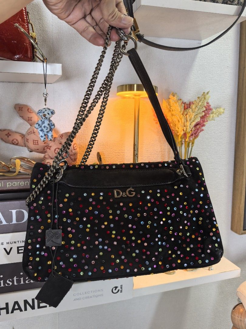 D&G Dolce & gabbana (Category: Luxury Bags & Wallets) located in Baguio. Submitted by ashzachary (Listing ID 1467740738, Image 3). Description: D&G Dolce & gabbana Condition :Excellent condition Color rate 10/10 Size :small No issues No flaws Super ganda sa personal Pm. More details Good quality Plsss 📌No Bogus 📌No return MOP What you see is what you get PALAWAN, CEBUNA GCASH AND BDO Reminder😊 We're selling thrifted clothes so please manage yo