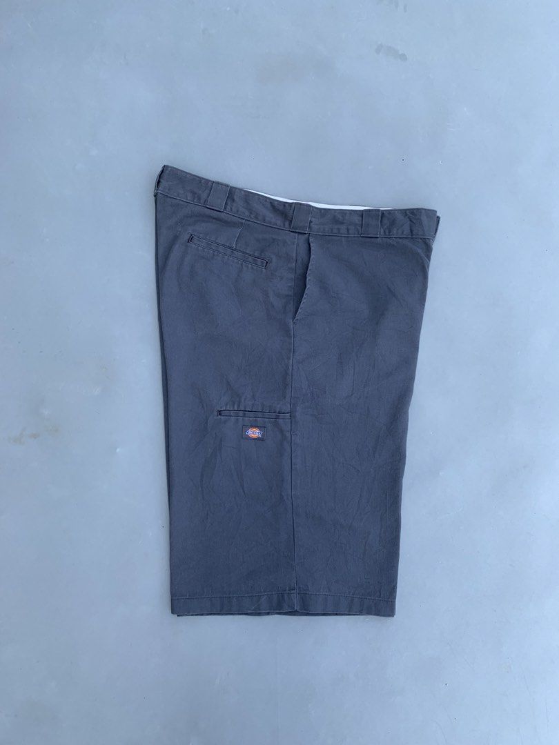 DICKIES CHARCOAL (Category: Shorts) located in Davao. Submitted by thriftninaid (Listing ID 1467753806, Image 2). Description: 🏷️DICKIES) CHARCOAL DBPATCH (LOOSEFITT) WAIST: 40 ON TAG TIGHT:16 LENGHT:27.5 HEM:14 CLAIM PRICE: 950 FREESHIPPED📥.