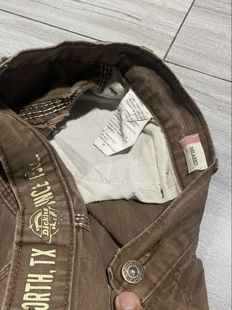 Dickies choco brown carpenter shorts (Category: Shorts) located in Bacolod City. Submitted by bnta_bounce (Listing ID 1467723122, Image 3). Description: Flaws: see last 3 photos Length 23 Waist 36 Leg open 12.