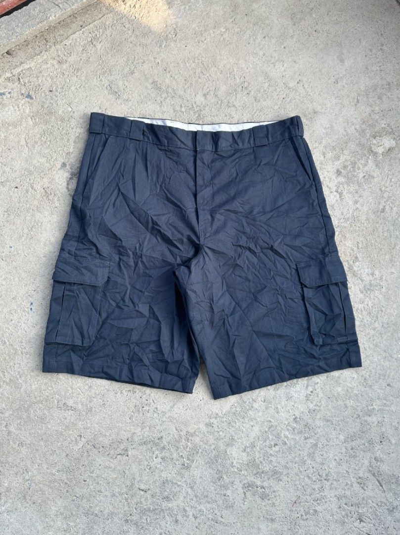 Dickies loose fit cargo short (Category: Shorts) located in Davao. Submitted by boss_kel (Listing ID 1467610778, Image 3). Description: Waist: 44-45 Lenght: 26 Thigh: 17 LO: 14.