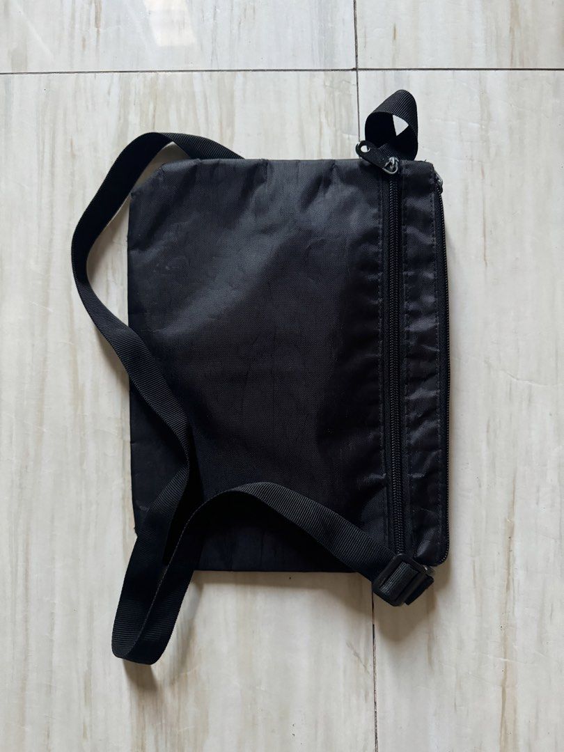 Dickies Sling Bag (Category: Sling Bags) located in Mandaluyong City. Submitted by rxstudio (Listing ID 1467684838, Image 3). Description: Dickies Sling Bag Adjustable strap With Zipper ₱499 + SF Pick-up/Meet-up: Mandaluyong, Highway Hills (recommended for safety and to avoid scams) Delivery: Available via Lalamove (shipping fee to be shouldered by the buyer).