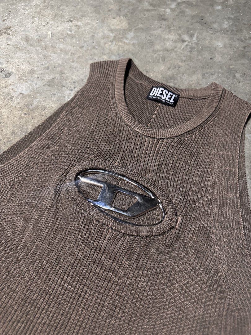 Diesel (Category: Sleeveless) located in Pasig City. Submitted by dripthrift1600 (Listing ID 1467746110, Image 3). Description: - Diesel - Good Condition - Issue: None - sizes: S - Dimes: 16x20 .