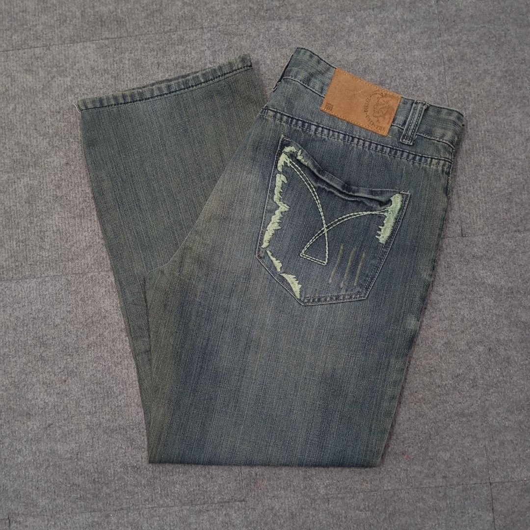 Diesel Denim Jeans (Category: Jeans) located in Taguig. Submitted by sito. (Listing ID 1467738679, Image 1). Description: For sale! 📣 Diesel Denim Jeans Specs and measurements: • Size 38 • Length 38 inches • Hips 23 inches • Thigh 13 inches • Inseam 27 inches • Leg Opening 9 Condition Details: • Excellent Condition • Issue: NONE • Color rate: 10/10 • Overall Condition: 10/10 Price: ~ ₱950 Transaction Details: Location: Upper Bicutan, Taguig City