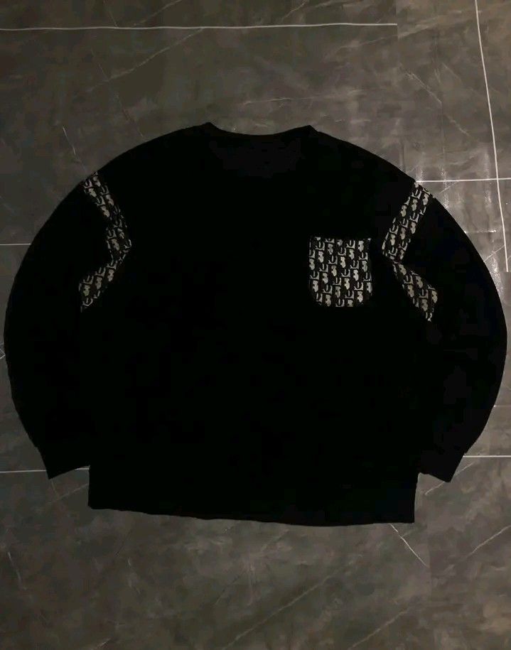 Dior (Category: Hoodies) located in Manila. Submitted by fierceshark.bc3140 (Listing ID 1467697747, Image 1). Description: Dior (OFF) 24x28.