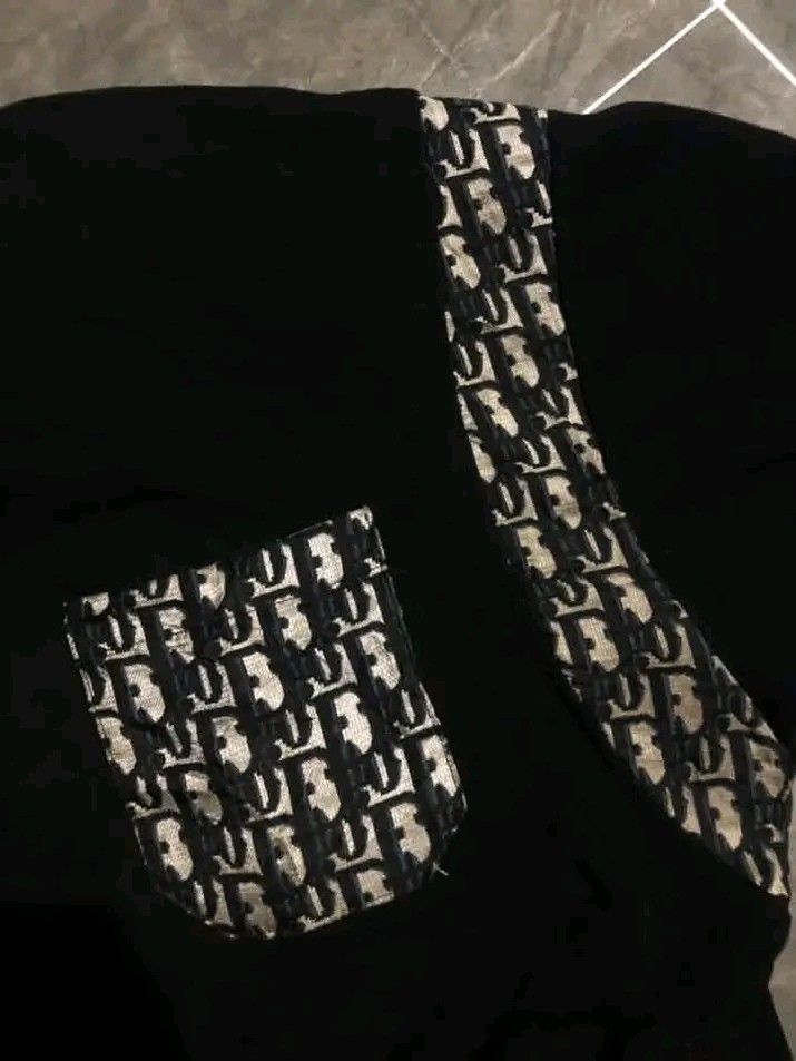 Dior (Category: Hoodies) located in Manila. Submitted by fierceshark.bc3140 (Listing ID 1467697747, Image 3). Description: Dior (OFF) 24x28.