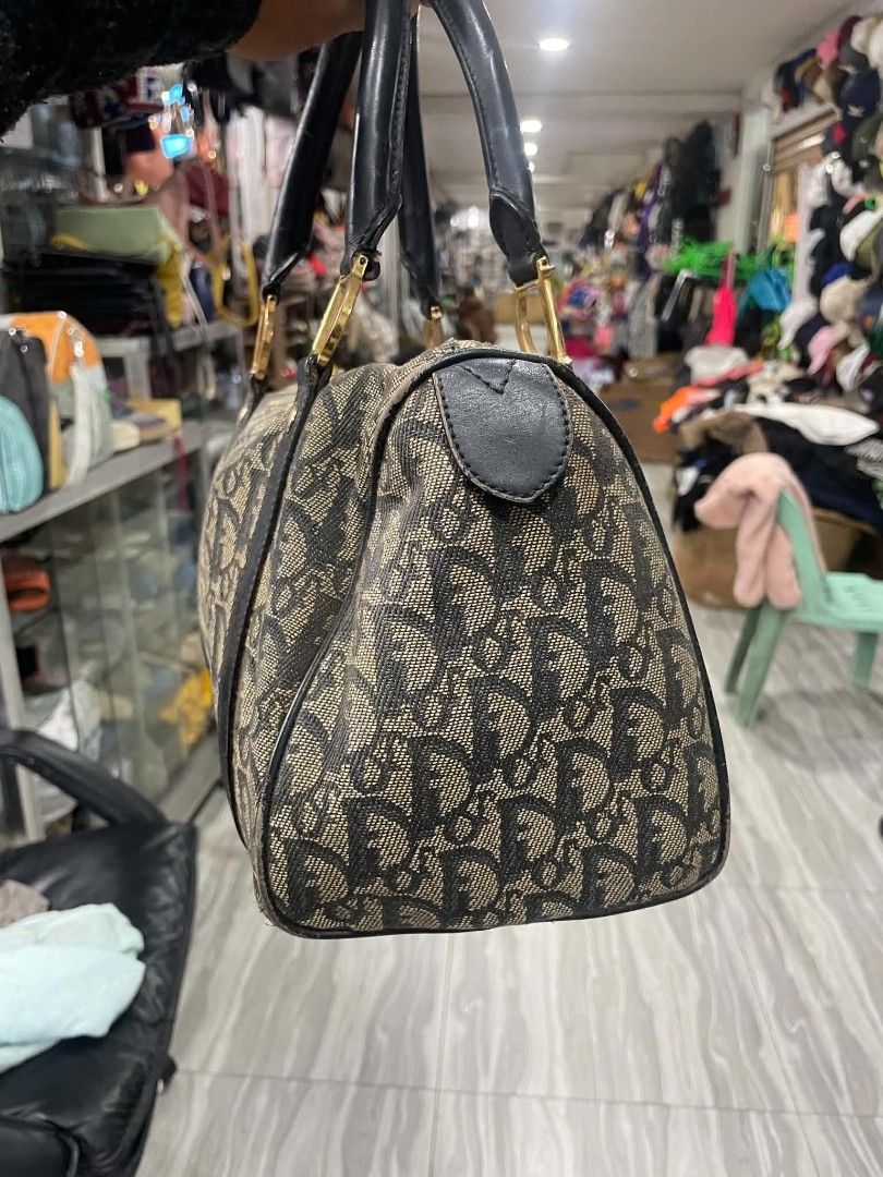 Dior (Category: Luxury Bags & Wallets) located in Baguio. Submitted by smallthingzz_matter (Listing ID 1467725121, Image 3). Description: with key and lock.