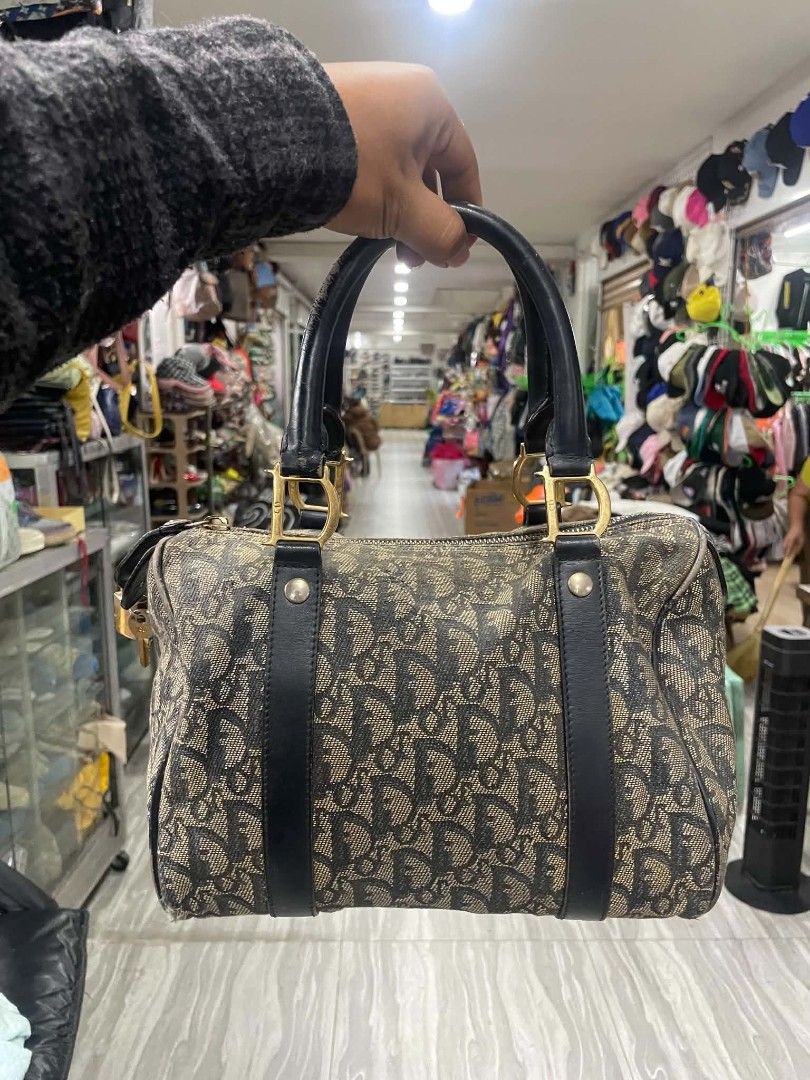 Dior (Category: Luxury Bags & Wallets) located in Baguio. Submitted by smallthingzz_matter (Listing ID 1467725121, Image 1). Description: with key and lock.