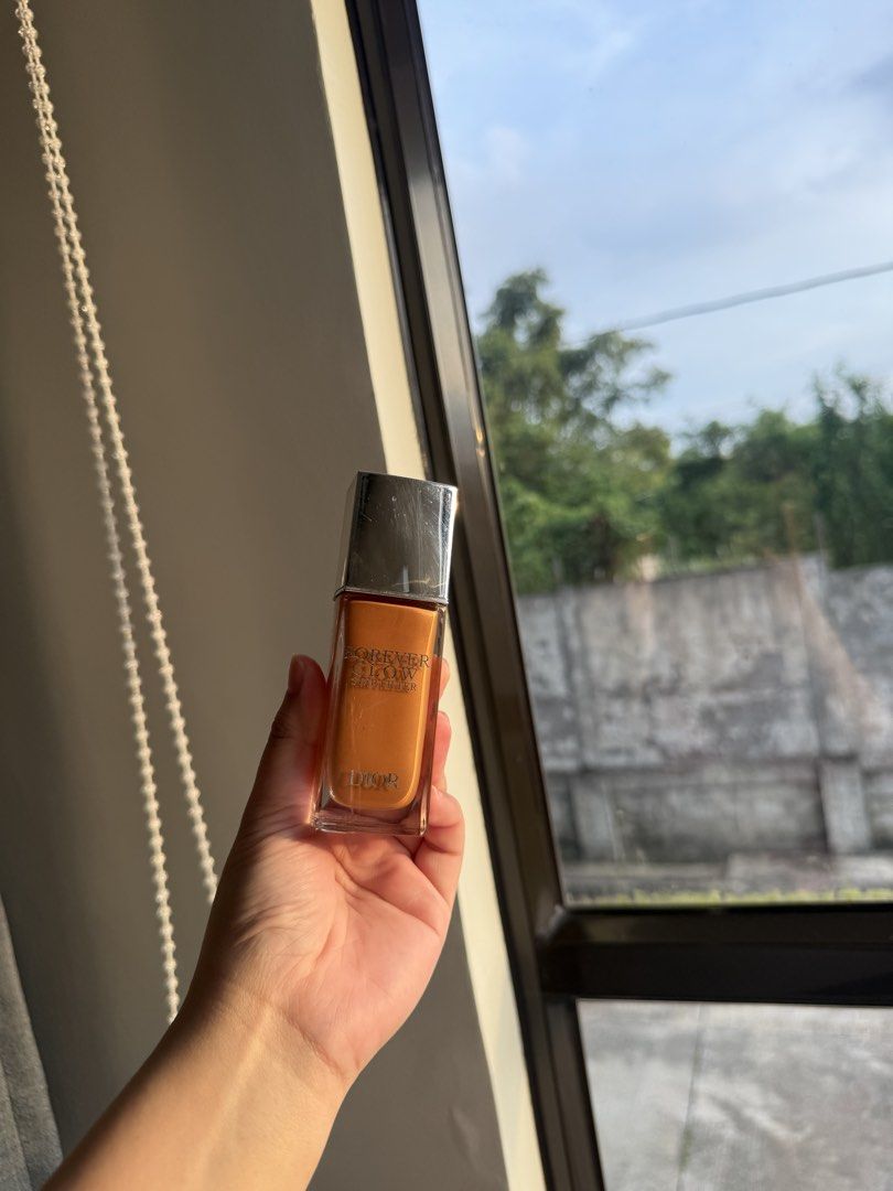 Dior Forever Glow Star Filter Shade 5 (Category: Makeup) located in Manila. Submitted by diyeena2993230 (Listing ID 1467821291, Image 1). Description: - Brand: Dior Forever Glow Star Filter - Shade: 5 - Finish: Spectacular glow with 24-hour hydration and long-wear formula - Versatility: Multi-usage fluid (use alone, under makeup, or as a highlighter) - Packaging: Standard size glass bottle with silver cap and embossed Christian Dior logo - Condit