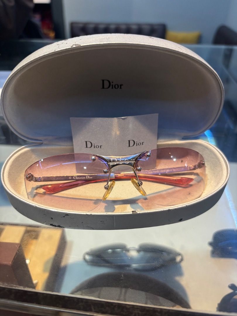 Dior Mini pop (Category: Luxury Accessories) located in Caloocan City. Submitted by lixerjay23 (Listing ID 1467687849, Image 1). Description: Vintage Christian Dior Mini pop rimless shield with pink gradient lenses .