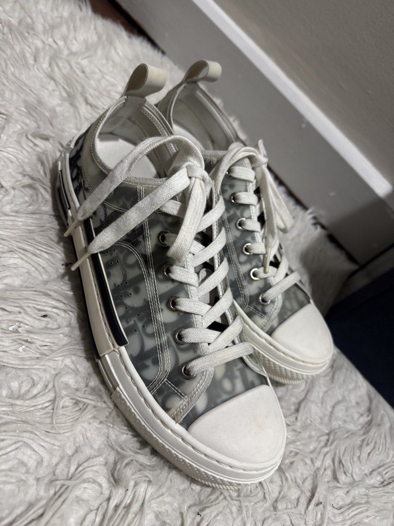 Dior oblique (Category: Sneakers & Footwear) located in Makati City. Submitted by kirstenmuriel (Listing ID 1467633920, Image 3). Description: Complete with box .