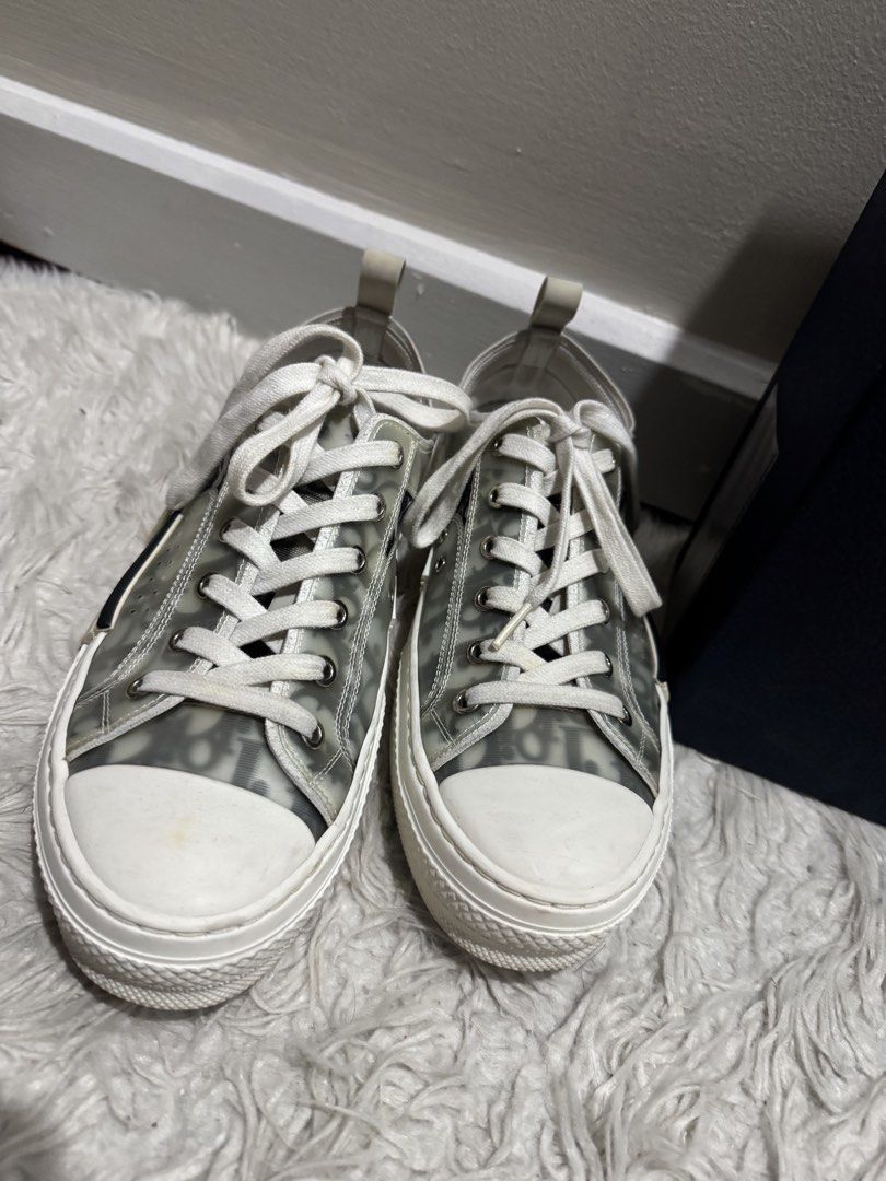Dior oblique (Category: Sneakers & Footwear) located in Makati City. Submitted by kirstenmuriel (Listing ID 1467633920, Image 2). Description: Complete with box .