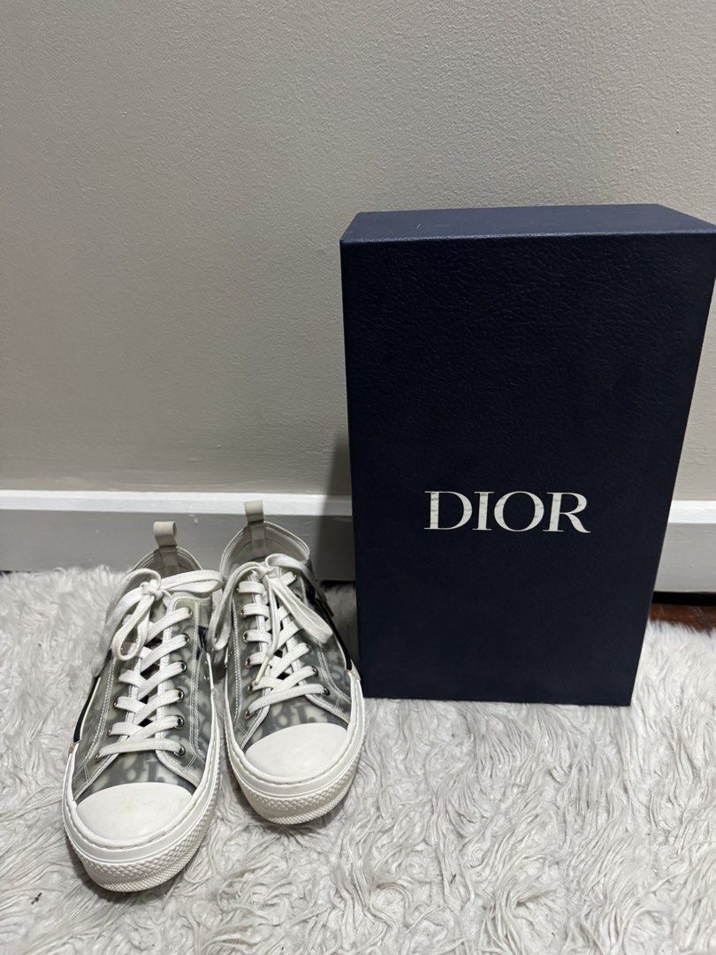 Dior oblique (Category: Sneakers & Footwear) located in Makati City. Submitted by kirstenmuriel (Listing ID 1467633920, Image 1). Description: Complete with box .