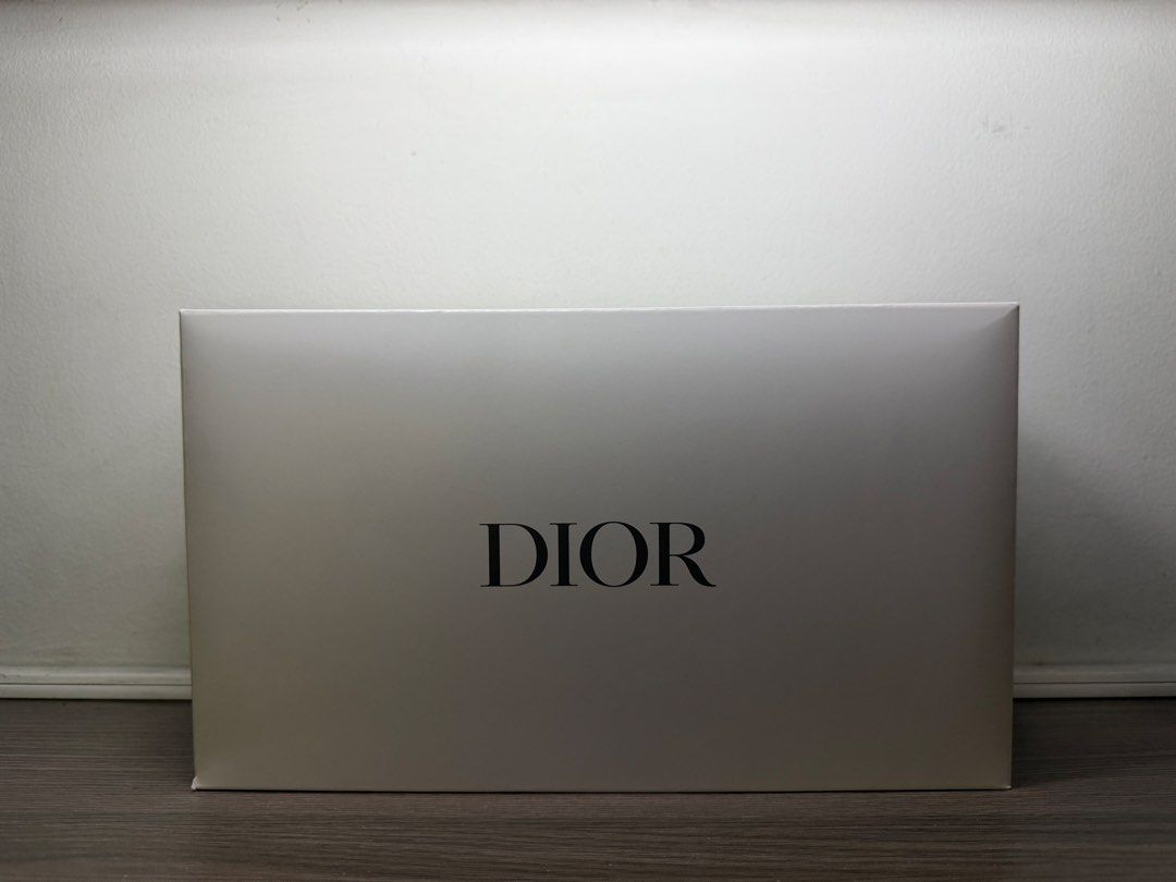 Dior Trousse Pouch (Category: Belt bags, Clutches and Pouches) located in Manila. Submitted by nieljay (Listing ID 1467764627, Image 2). Description: Unused with box 📍Sampaloc,Manila.