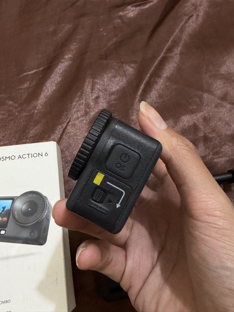 DJI Osmo Action 6 Standard Combo (Category: Video Cameras) located in Pateros City. Submitted by natemontie (Listing ID 1467801163, Image 3). Description: Selling my DJI Osmo Action 6! 💗 Bought: April 2026 Only 6 months used Seldom used, mostly nakatambay lang Sobrang kinis, well taken care of No issues, smooth na smooth ang performance Complete with box and receipt FREEBIES: ✨ Silicone case ✨ Magnetic mount RFS: Decluttering / upgrade Sobrang a