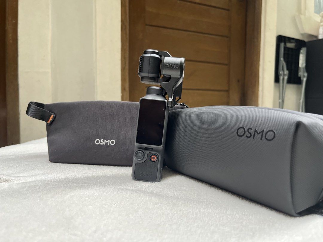 DJI Osmo Pocket 4 Creator Combo (Category: Video Cameras) located in Manila. Submitted by tansells_ (Listing ID 1467651313, Image 2). Description: DJI Osmo Pocket 4 Creator Combo ✨ Details / Inclusions (COMPLETE ✅): - DJI Osmo Pocket 4 - Type C to Type C Charging Cable - Gimbal Clamp - Handle with Thread - Osmo Pocket 4 Fill Light - Wide-Angle Lens - DJI Mic 3 Transmitter - DJI Mic 3 Magnetic Clip - DJI Mic 3 Magnet - DJI Mic 3 Windscreen (Black 