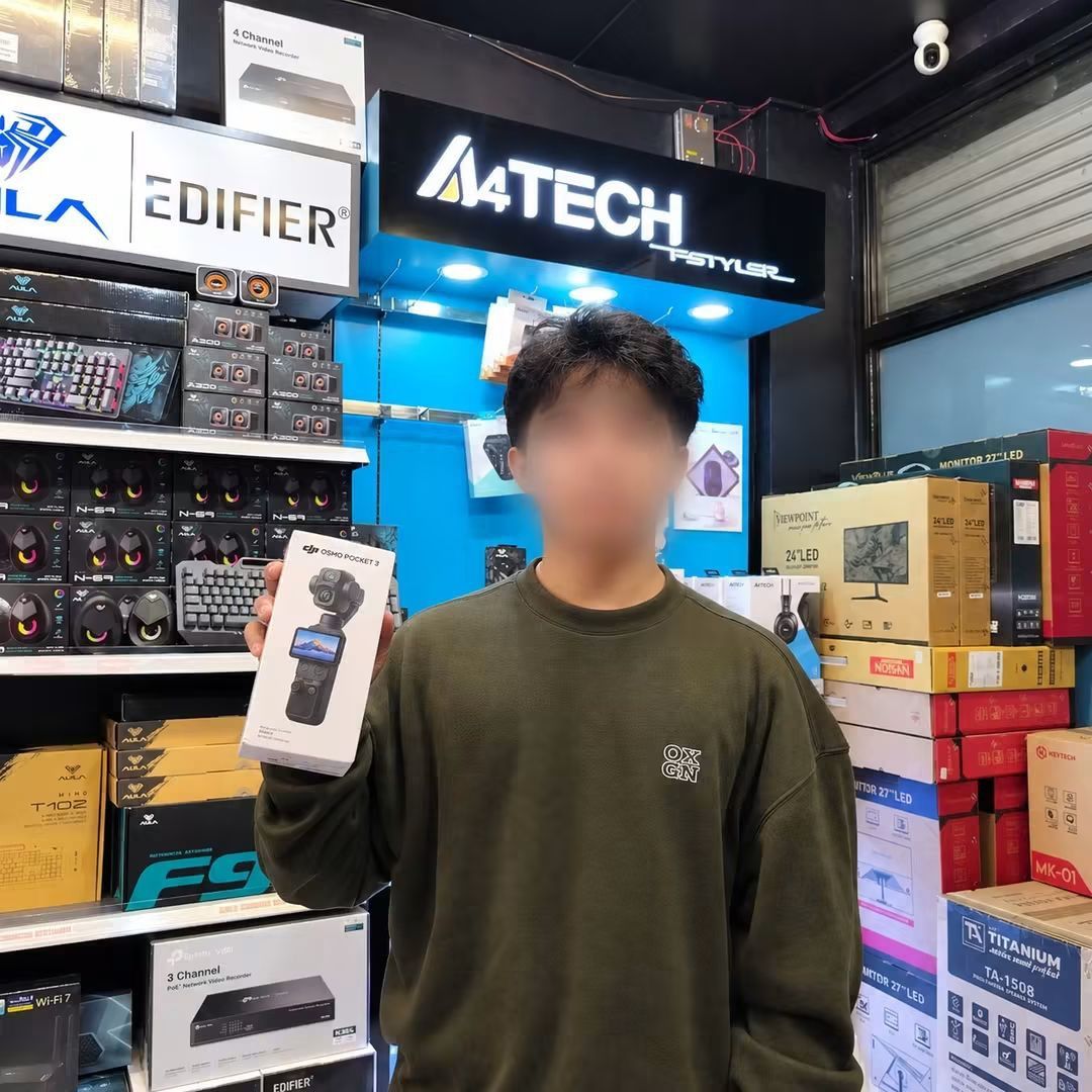 DJI Osmo Pocket 4P Standard Combo (Category: Cameras) located in Caloocan City. Submitted by kentsalvador31 (Listing ID 1467685086, Image 2). Description: Gusto mo ba ng smooth cinematic vlogging setup na pwedeng-pwede ibulsa? Meron tayong DJI Osmo Pocket 4P Standard Combo! Dual-camera sensor design para sa panalong clarity, built-in 3-axis mechanical gimbal, at ultra-portable form factor para sa hassle-free content creation anytime, anywhere! Go