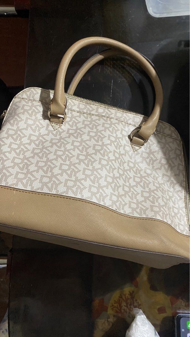 DKNY BAG (Category: Shoulder Bags) located in Manila. Submitted by acyyy_shop101 (Listing ID 1467746009, Image 2). Description: .