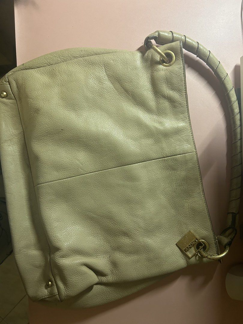 DKNY leather shoulder bag (Category: Luxury Bags & Wallets) located in Paranaque City. Submitted by zivi02 (Listing ID 1467752593, Image 1). Description: ❗️Please check pictures for condition ❗️ condition: well used delivery: lalamove, grab or gogoexpress reservation of item upon payment (gcash or maya).