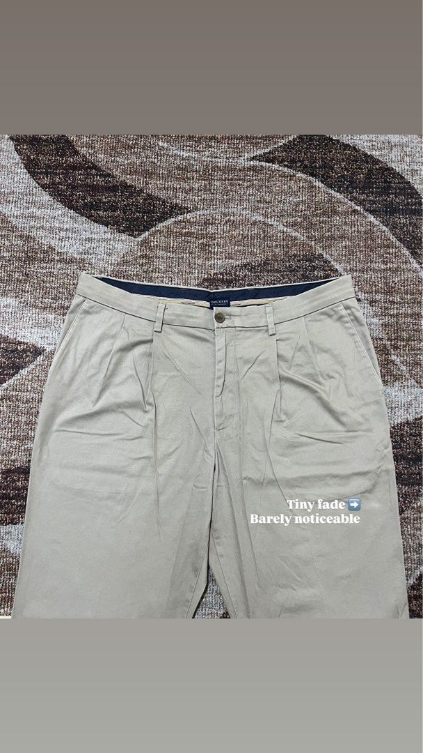 Dockers Classic Fit by Levis Pants (Category: Chinos) located in Rizal. Submitted by ithriftph_ (Listing ID 1467721286, Image 3). Description: 🔻 Details 🔻 Dockers by Levis Chino Pants Baggy & Classic Fit Authentic Comeplete Tags Waistline: 38" Length: 41" Thigh: 12" Leg hole: 9" Color rate: 8/10 Condition: 8.5/10 Issue: Tiny Fade, see last pic (barely noticeable) Price: 400 pesos Reminders: Color may vary due to lighting and your screen resolut