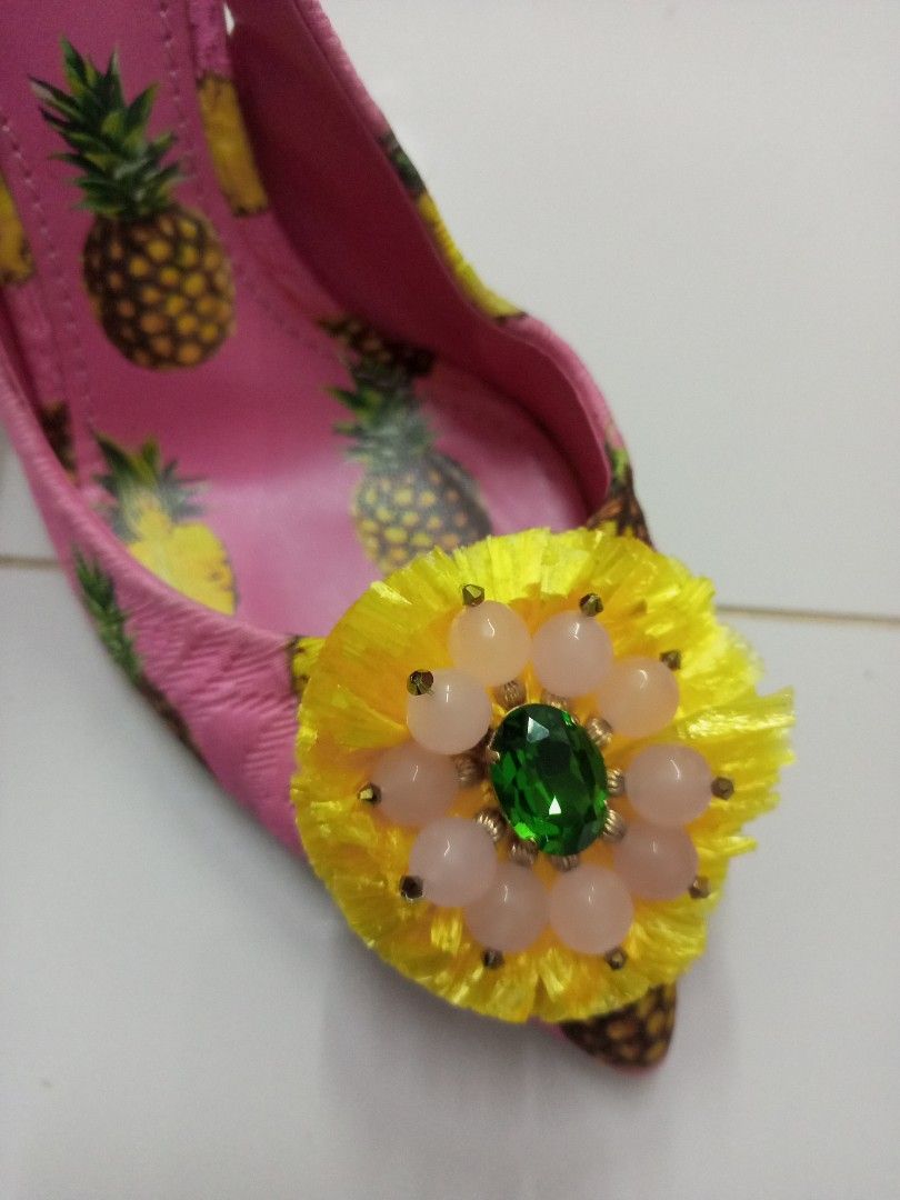 DOLCE AND GABBANA SLINGBACK (Category: Heels) located in Bulacan. Submitted by joanagwen (Listing ID 1467740083, Image 3). Description: DHIEenGHIE SLINGBACK Size 38.5 on tag,, kasya din 38.