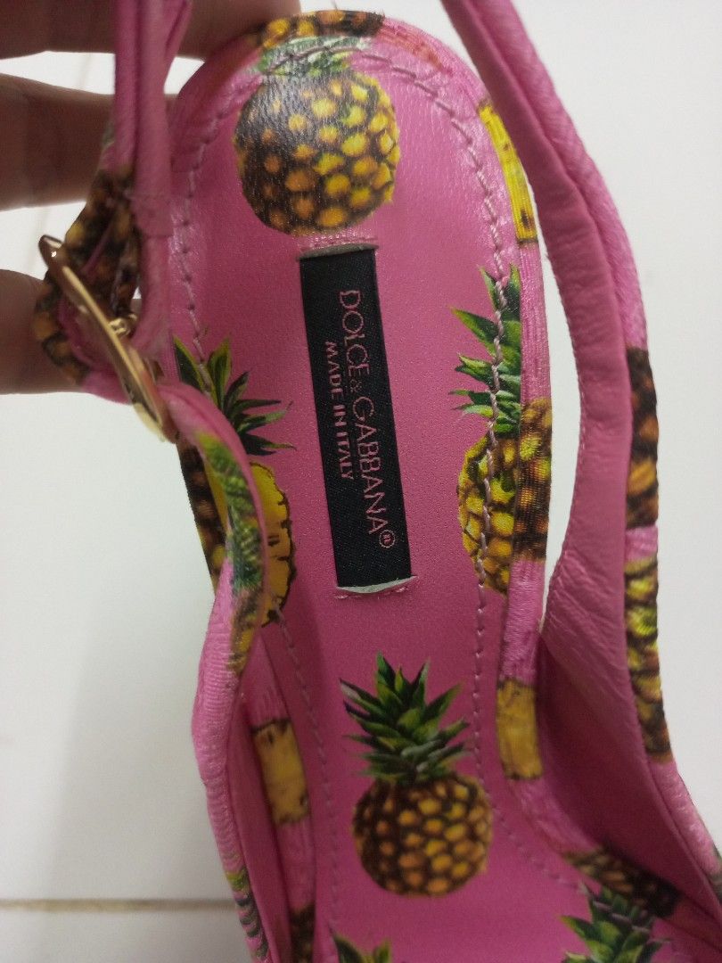 DOLCE AND GABBANA SLINGBACK (Category: Heels) located in Bulacan. Submitted by joanagwen (Listing ID 1467740083, Image 2). Description: DHIEenGHIE SLINGBACK Size 38.5 on tag,, kasya din 38.