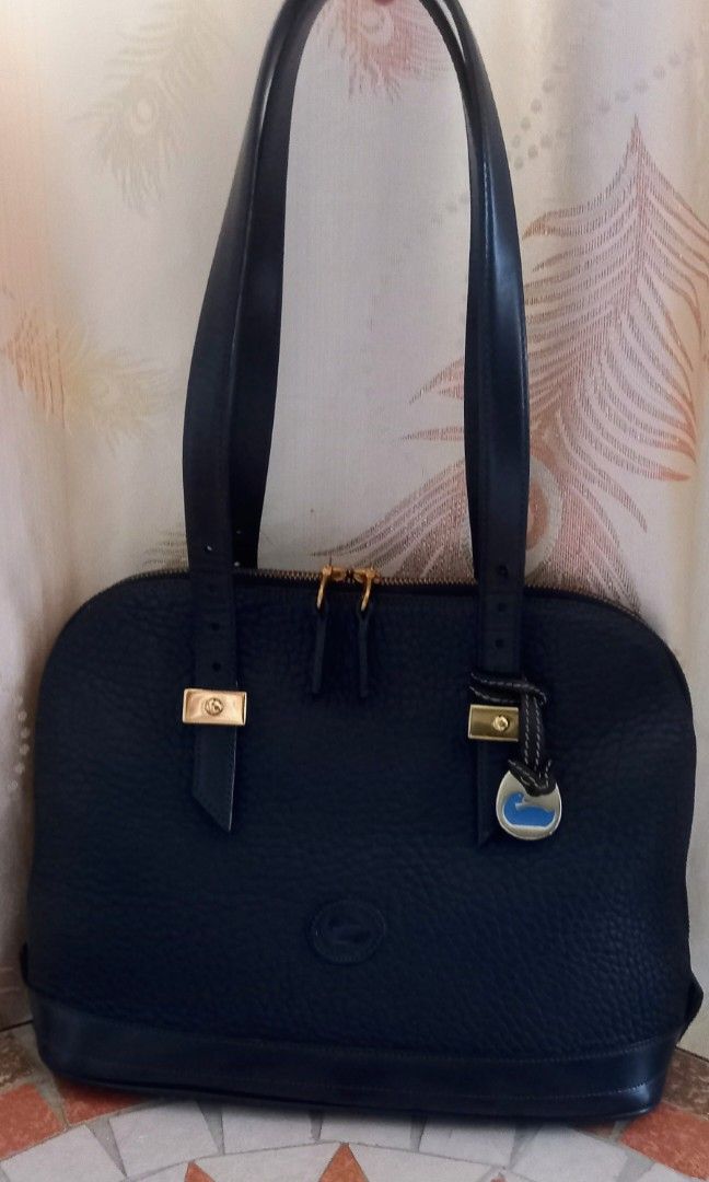 Dooney and Bourke shoulder bag (Category: Shoulder Bags) located in Tacloban City. Submitted by opao_bags10 (Listing ID 1467643338, Image 1). Description: Dooney and Bourke shoulder bag Made in USA like new condition medium size MOP- Gcas, COP.