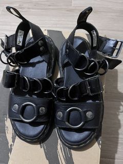 (Category: ) located in . Submitted by gbwardrobe (Listing ID 1467816848, Image 1). Description: .