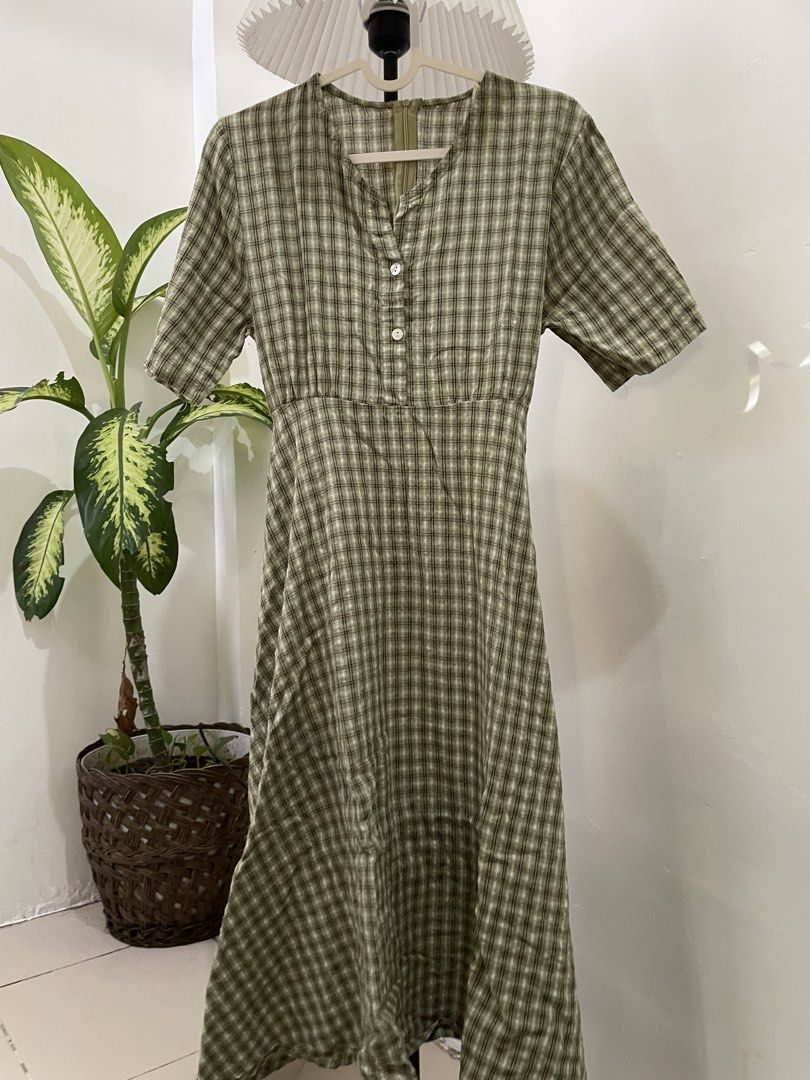Dresses (Category: Dresses) located in Quezon City. Submitted by joyyy_25 (Listing ID 1467836287, Image 3). Description: Take all. The white one is unused. Need lang iwash ulit dahil matagal nakatago. Bought it in orange shop.