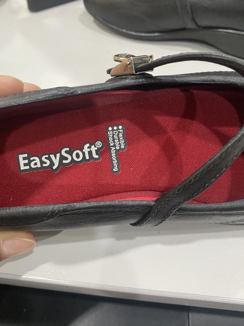 EasySoft claire Black Flat Shoes (Category: Babies & Kids Fashion) located in Manila. Submitted by piinnnnkk (Listing ID 1467613341, Image 3). Description: - Brand/Model: EasySoft Black Mary Jane Flats - Comfort: Flexible and durable build with shock-absorbing red inner soles - Closure: Strap with adjustable metal buckle - Usage: Ideal slip-on shoes for daily school or work - Condition: Clean soles with good grip patterns, ready to wear 8 inches 