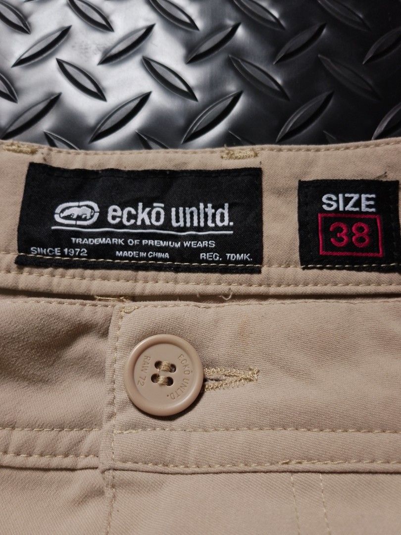 Ecko Unltd Advanced Tech Cargo Shorts (Category: Shorts) located in Baguio. Submitted by bado.feels (Listing ID 1467677431, Image 3). Description: Excellent Condition Size 38 Length 22 Thigh 12 Leg Opening 11 600+sf.