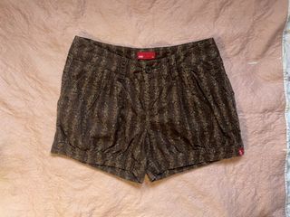 (Category: ) located in . Submitted by fae.trove (Listing ID 1467779716, Image 1). Description: .