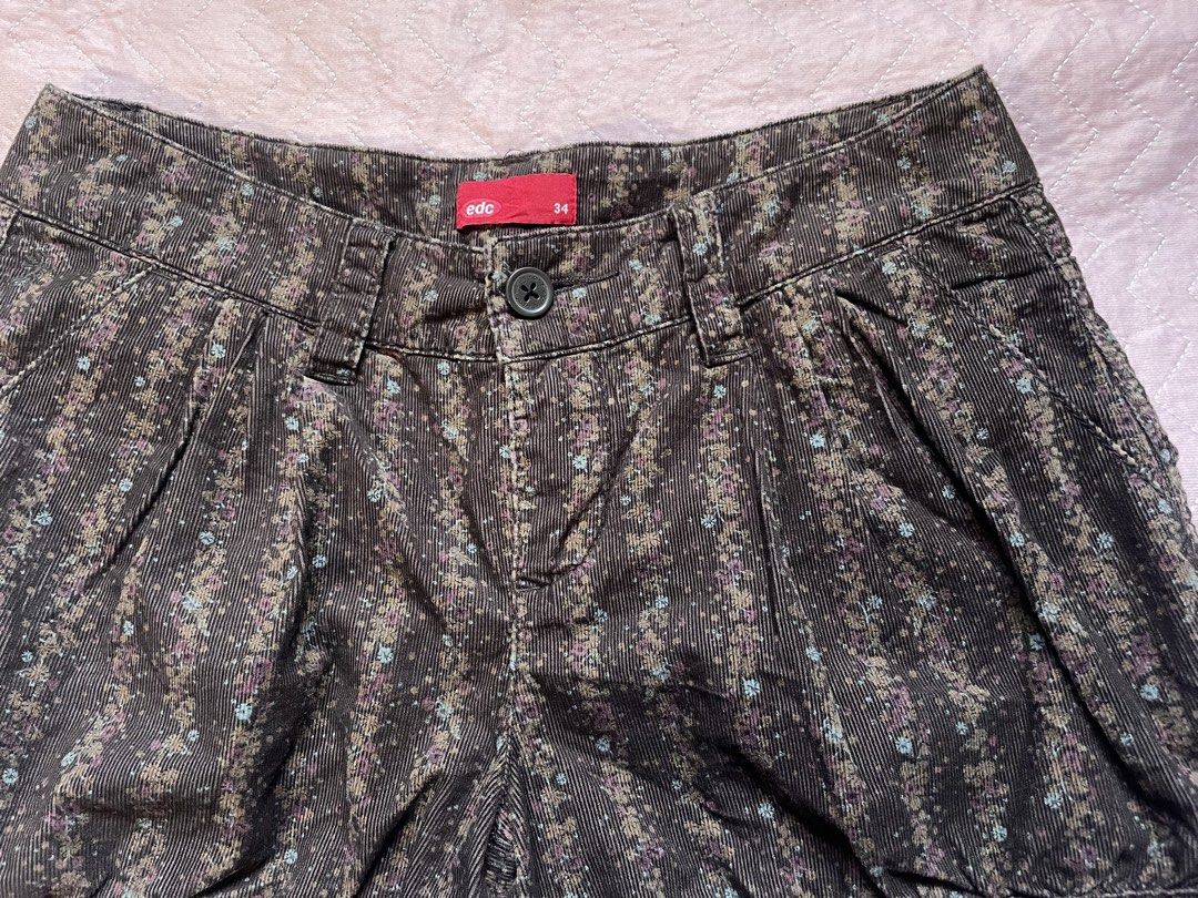 edc esprit shorts (Category: Shorts) located in Meycauayan. Submitted by fae.trove (Listing ID 1467779716, Image 2). Description: .