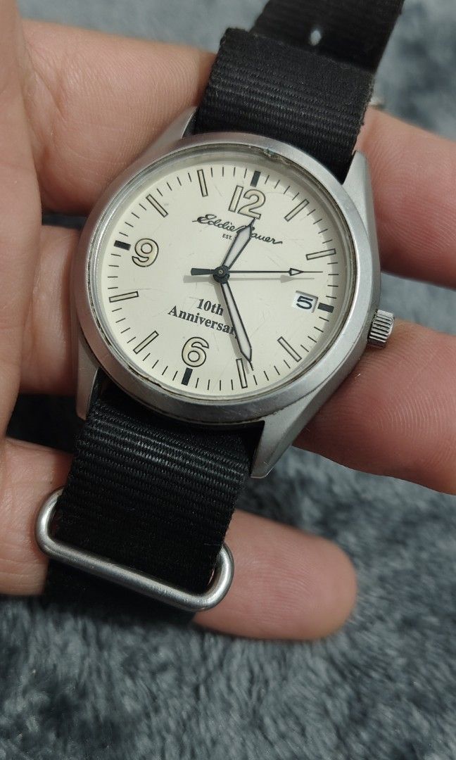 Eddie Bauer 10th Anniversary ( Unisex) (Category: Men's Watches) located in Cebu City. Submitted by aceoftime (Listing ID 1467787149, Image 1). Description: In good condition 10th anniversary edition Analog quartz w/ date display Stainless steel case Fitted with Nato nylon strap Watch only Our Guarantee: 💯 Authentic All watches are checked by our experienced technician to ensure good functionality Please manage your expectations since these are 