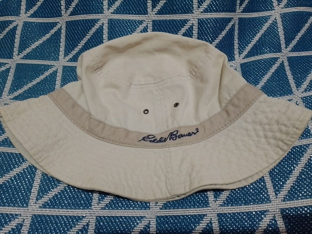Eddie Bauer Bucket Hat (Category: Caps & Hats) located in Manila. Submitted by nievesolanna (Listing ID 1467686104, Image 1). Description: flaws: minor discoloration and staining visible around the brim and top panel (not sure if washable ba yung stain huhu) rfs: decluttering since nakatambak na lang 350 PESOS LOC: SAMPALOC, MANILA.