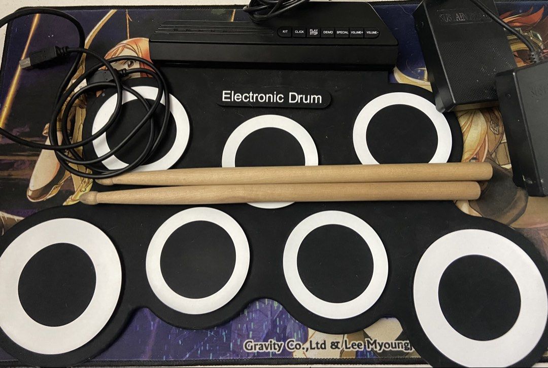 ELECTRONIC DRUM FOR SALE (Category: Musical Instruments) located in Malabon City. Submitted by truefalcon.8893c2 (Listing ID 1467610570, Image 1). Description: RFS: Hindi na nagagamit. Inclusions: - Box - Drum pad (without plastic cover) - Wires/cables - Drumsticks - Pedals Issues: None. Kailangan lang ilatag nang maayos bago i-play. Halatang gamit na yung drumsticks..