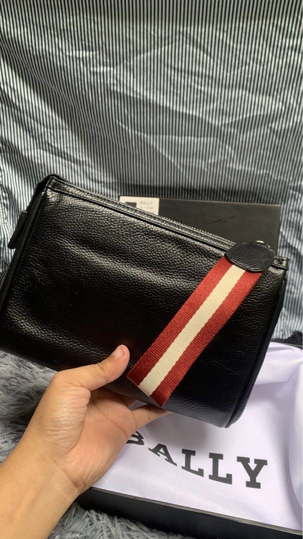 Elegant BALLY Clutch Bag Men’s (Category: Belt bags, Clutches and Pouches) located in Manila. Submitted by lichking416 (Listing ID 1467610985, Image 3). Description: Elegant BALLY Clutch Bag Men’s Brand new With box and paper bag ₱-2500.