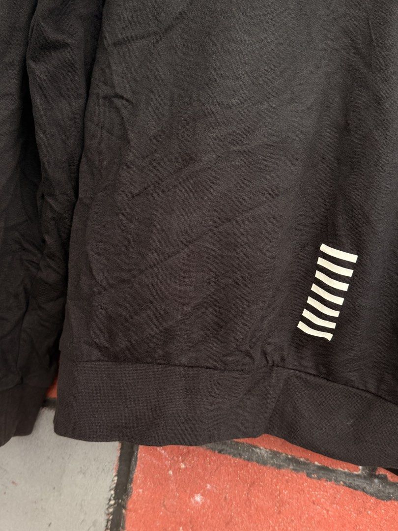 Emporio Armani (Category: Coats, Jackets and Outerwear) located in Baguio. Submitted by mardimercredi14 (Listing ID 1467643254, Image 3). Description: 🔥 Emporio Armani Dimensions: 19*26 Condition: excellent Color Rate: 10 ❌ none.