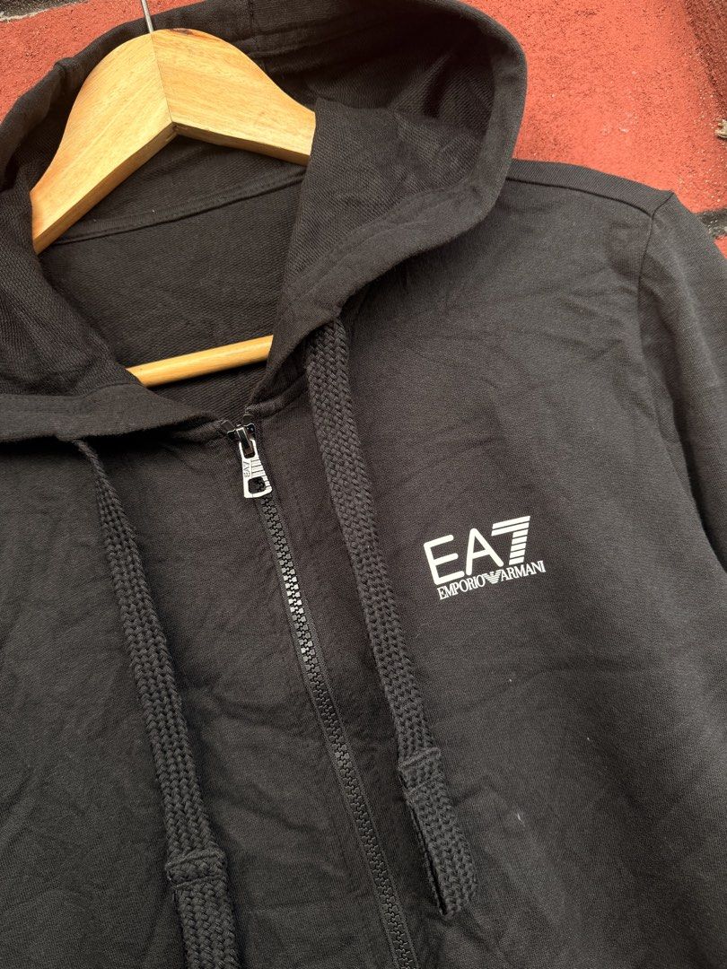 Emporio Armani (Category: Coats, Jackets and Outerwear) located in Baguio. Submitted by mardimercredi14 (Listing ID 1467643254, Image 2). Description: 🔥 Emporio Armani Dimensions: 19*26 Condition: excellent Color Rate: 10 ❌ none.