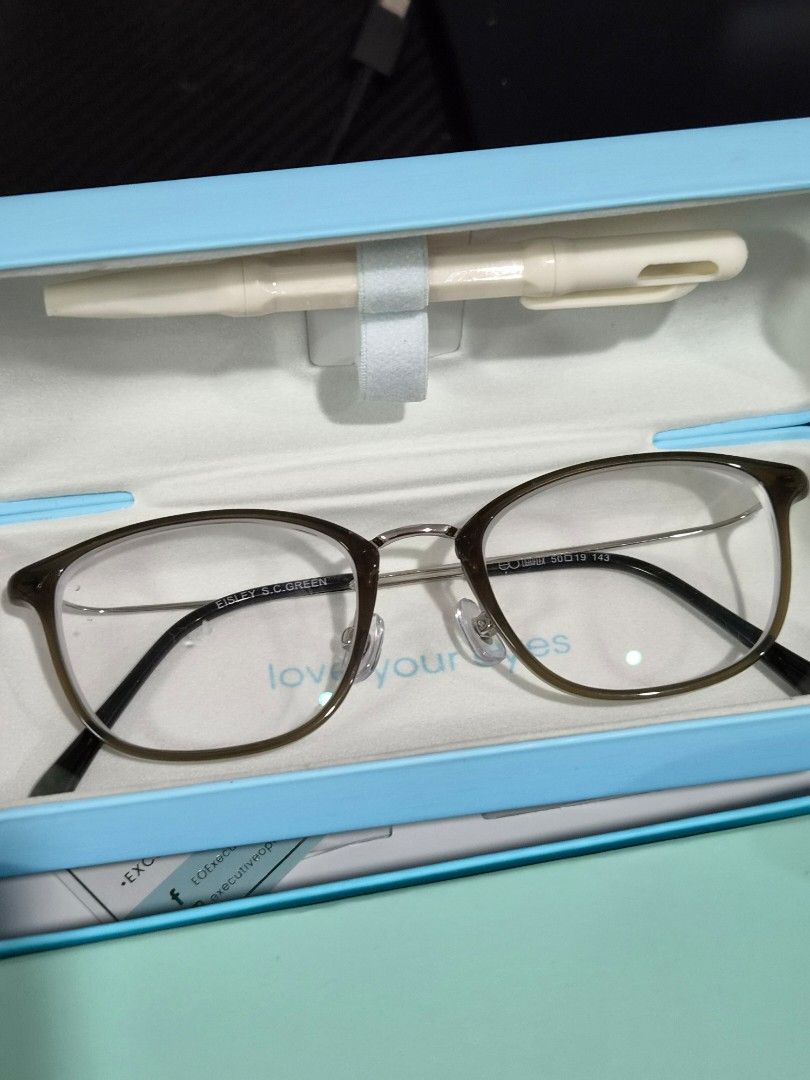 BUNDLE EO Flexwear and adjustable Glasses (VGC) (Category: Sunglasses & Eyewear) located in Quezon City. Submitted by theclutter__ (Listing ID 1467618918, Image 3). Description: get both 1,000 get each for 600 both under 2,580 promo.